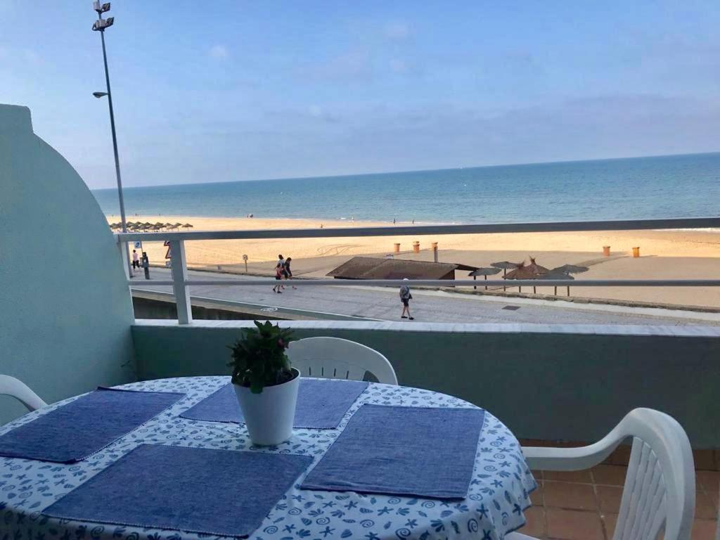 Gatu Premium Villa Isabel Terraza,Parking,1ºlinea Playa,Wifi,Vista Al Mar , Preferente Mayores De 25 Anos Y Familias Cádiz Exterior foto